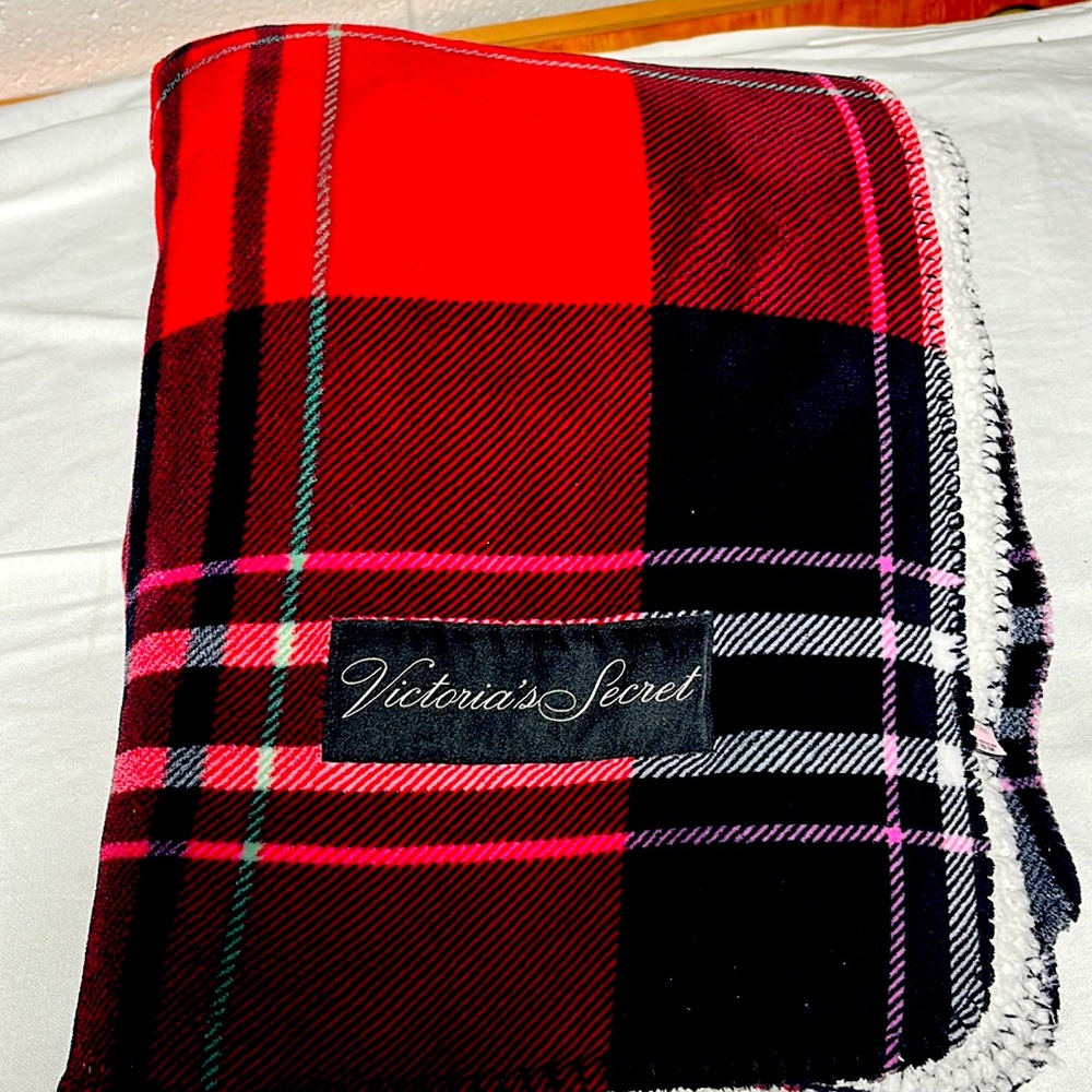 Victoria’s Secret Buffalo Checkered Sherpa Blanket